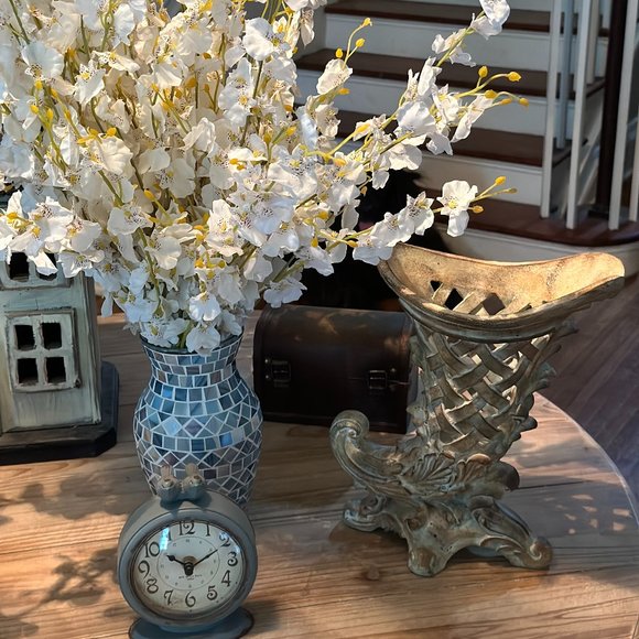 Beatiful Cornucopia Basket Weave Vase - Picture 14 of 15